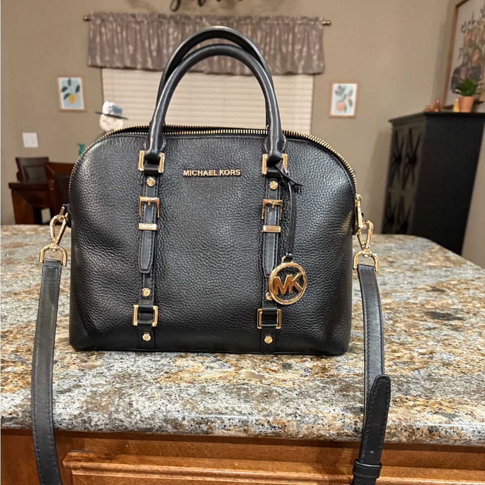 Michael Kors Black Hangbag/Crossbody
